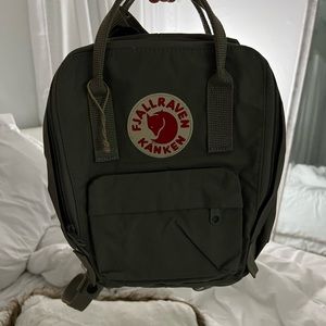 FJALLRAVEN Kanken LIGHT GRAY MINI backpack